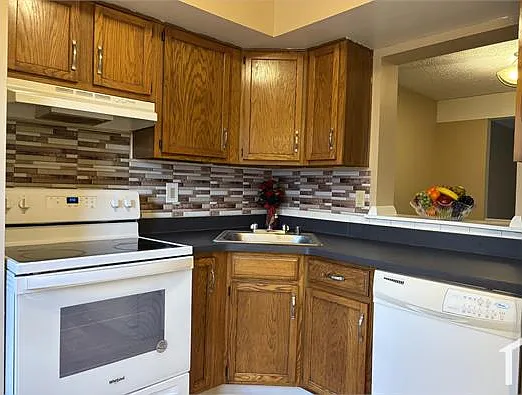 3 bed, 1196 sqft, $2,100 — Photo 1