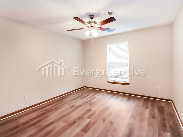 1501 Hawthorne Cir — Photo 13