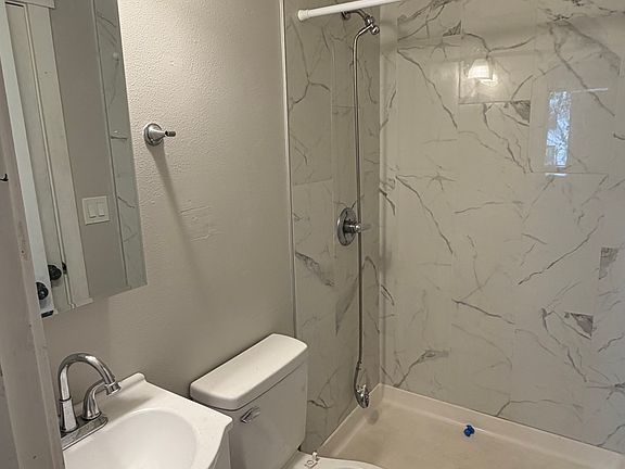 4th image of 84 Logan Ave S