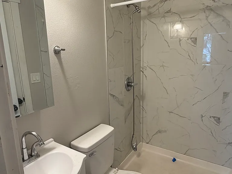 84 Logan Ave S — Photo 4
