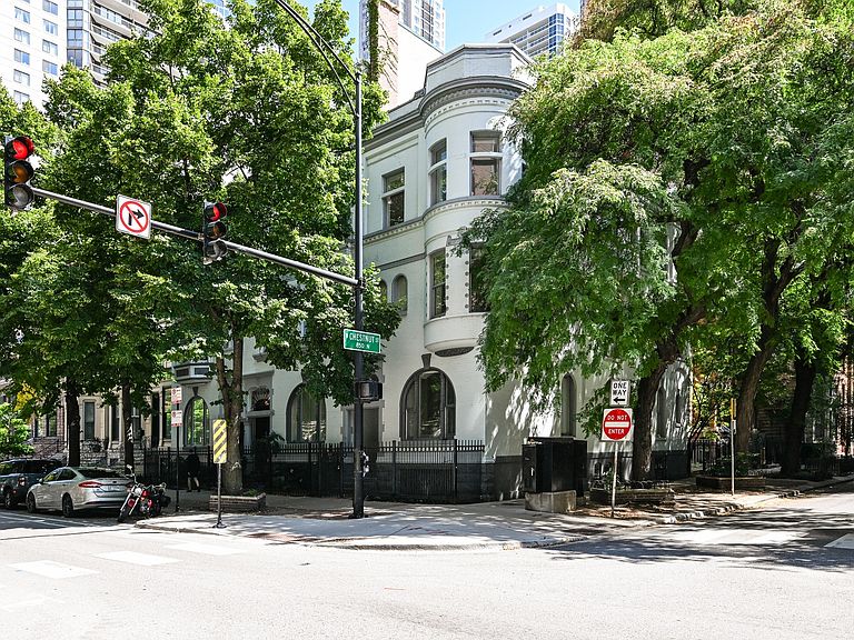 849 N Dearborn St