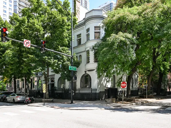 849 N Dearborn St, Chicago, IL 60610