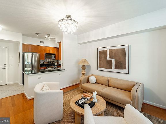 3rd image of 1021 N Garfield St APT 125