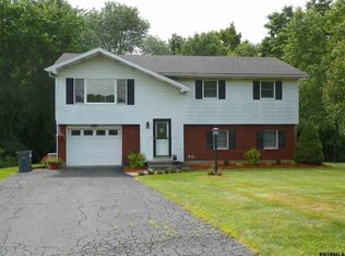 6 Kitty Ct, Rensselaer, NY 12144
