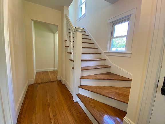 3rd image of 9 Nassau Rd Floor 2