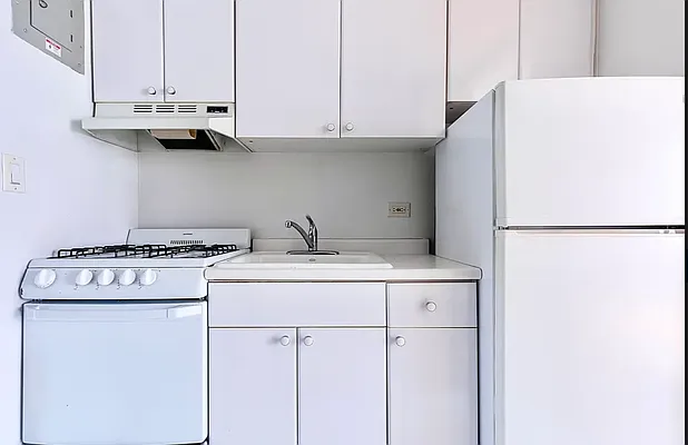 Rented by Manhattan Realty Group | media 3