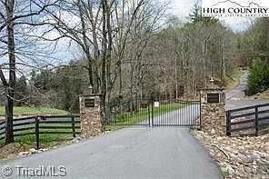 1st image of Stoney Brook Dr