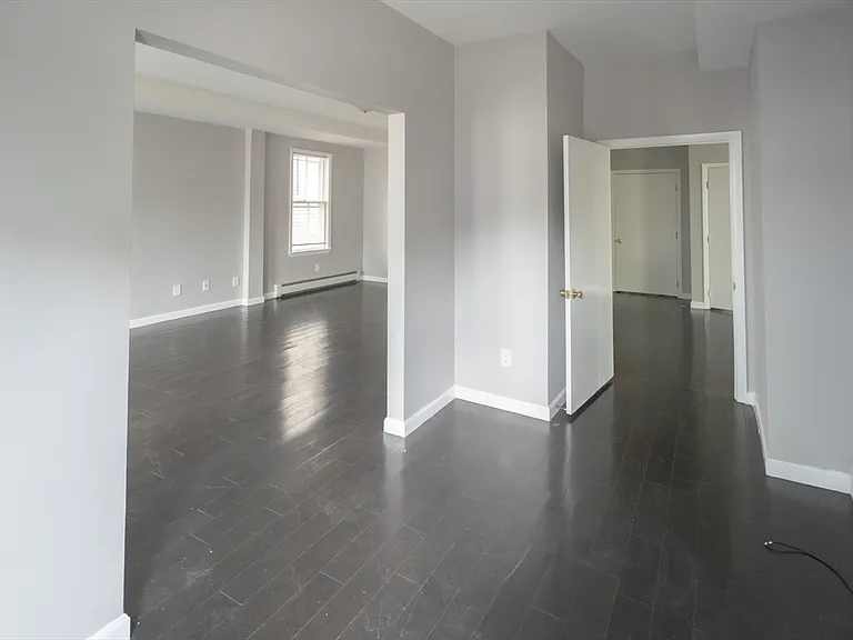 421 Ferry St #1 — Photo 3