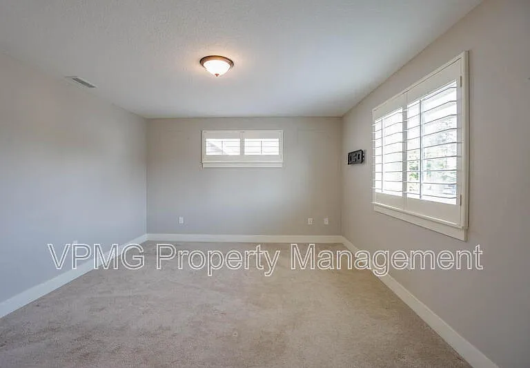 12501 NE 102nd Way — Photo 37
