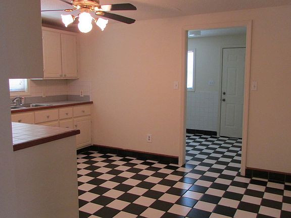 4th image of 1411 Essex St