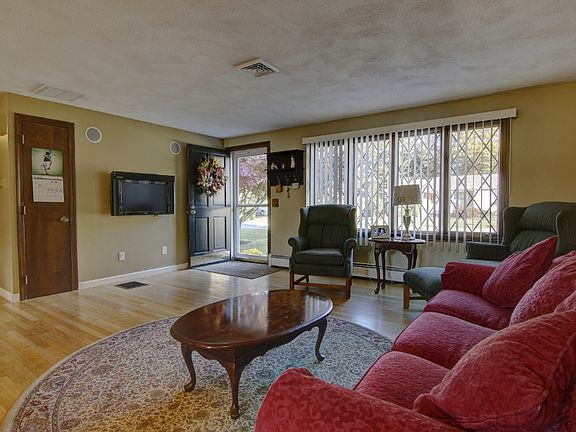 2nd image of 35 Bayview Dr