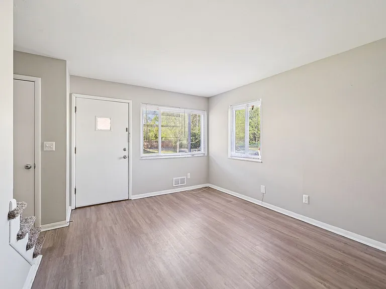 Worthington Court II — Photo 33