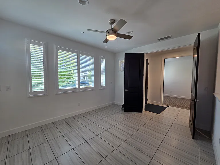 953 Kennedy Dr — Photo 6