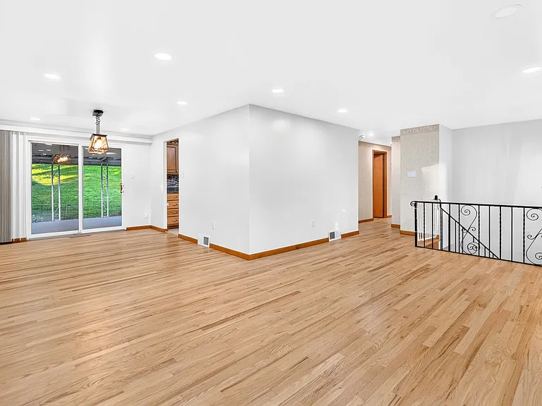 436 Sharon Rd — Photo 6