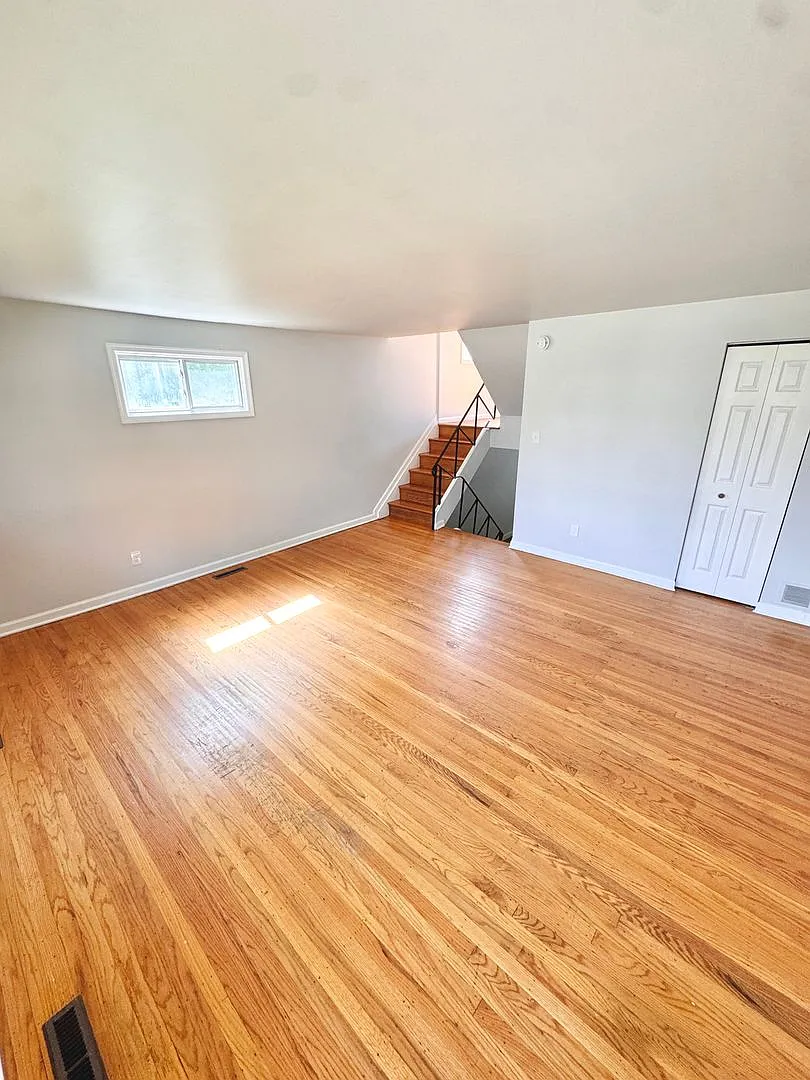 Super Clean Three Bedroom Townhome — Photo 2