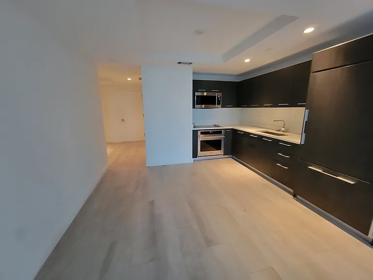 45 SW 9th St #3403 — Photo 8