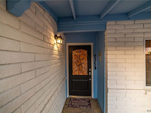 5th image of 935 Crestwood Drive