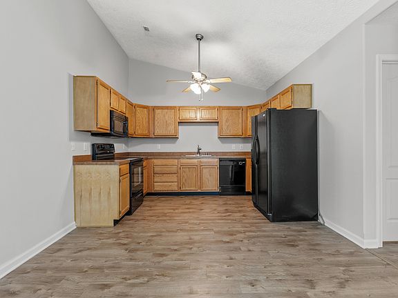 5th image of 302 Elkchester Cir