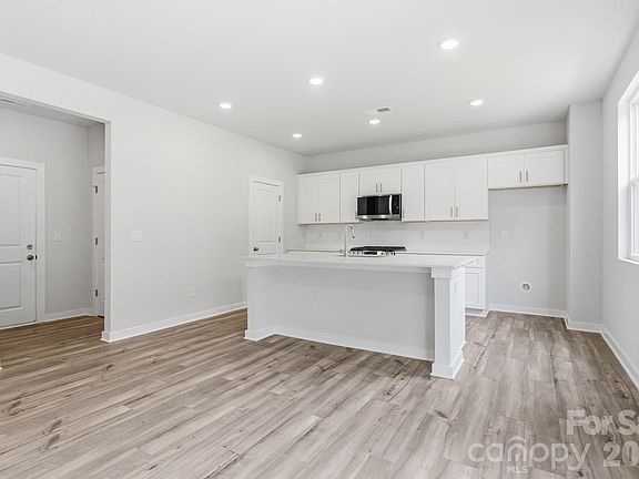 3rd image of 1053 Hallman Branch Ln
