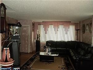 5th image of 10125 Ferndale St