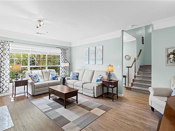 5th image of 111 Edinburgh Ct