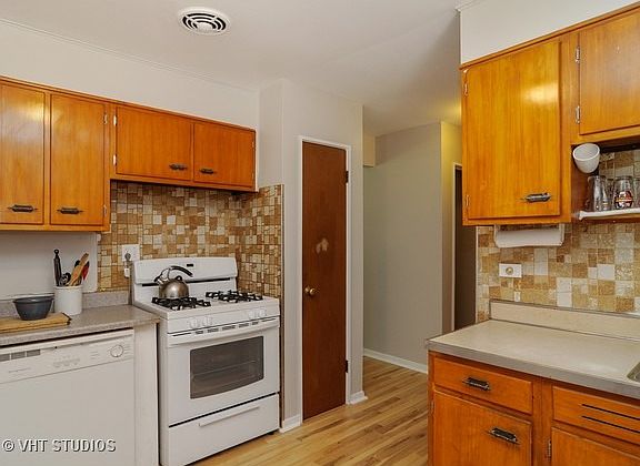 4th image of 4864 Carol St #C