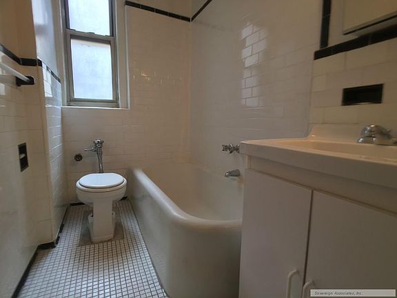 5th image of 106 Pinehurst Ave APT C43