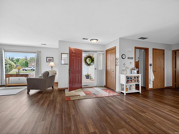 2nd image of 422 Meadow Ln