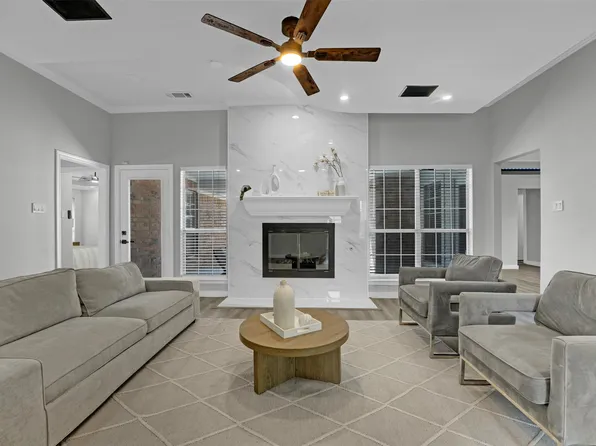 628 Heather Knoll Dr, Desoto, TX 75115