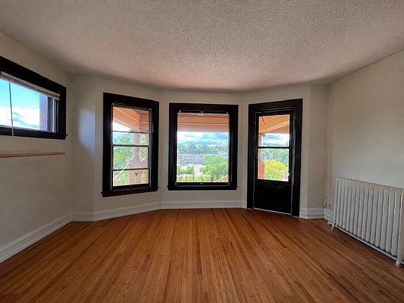 4th image of 2101 Blaisdell Ave #402