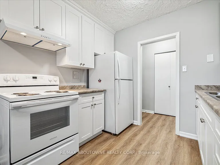 2350 Queensway Dr #3 — Photo 15