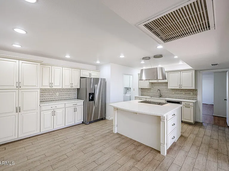 8333 E Orange Blossom Ln — Photo 2