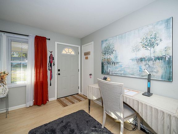 3rd image of 2917 Driftwood Dr