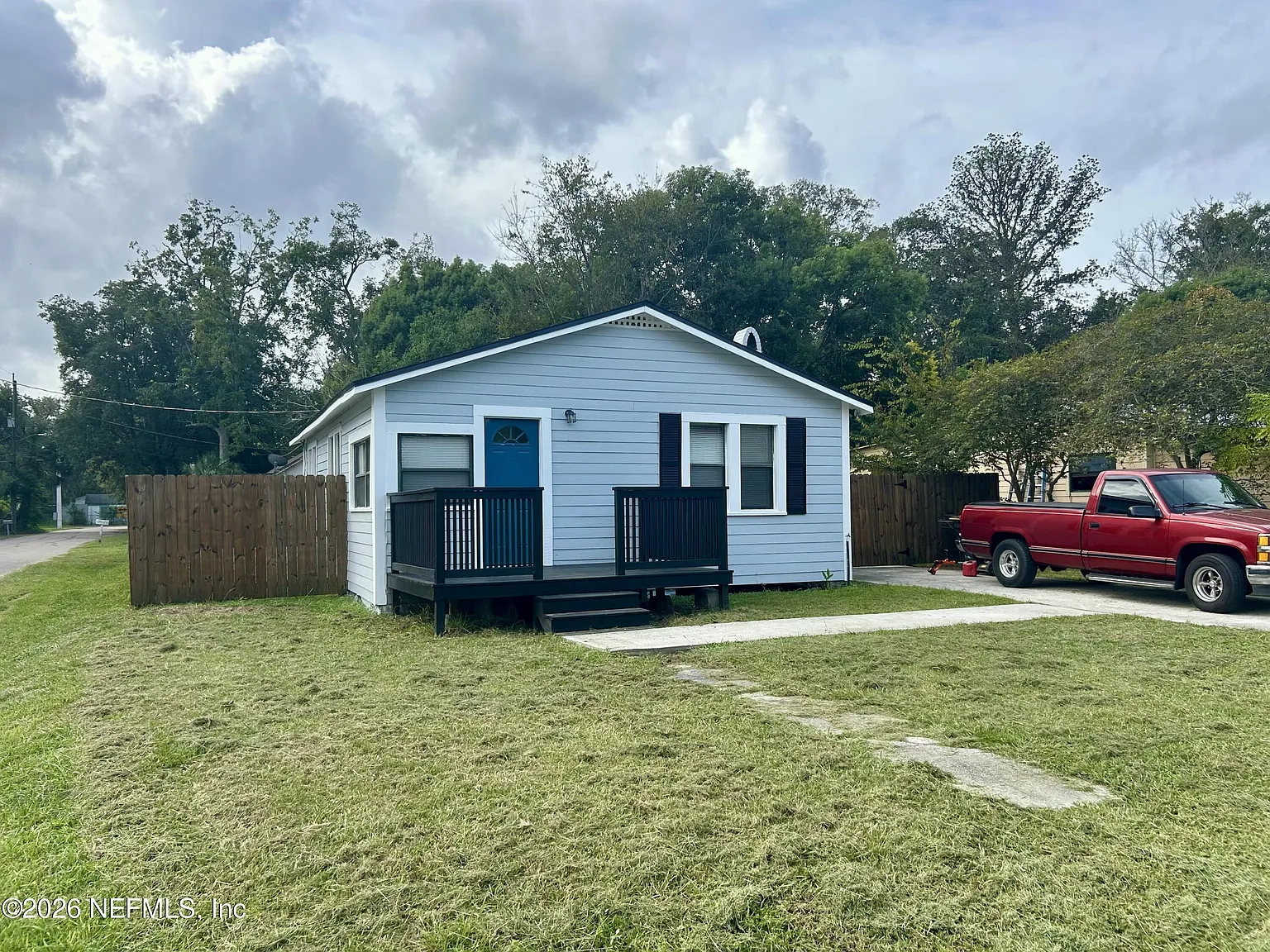 2 bed, 1.0 bath, 792 sqft, $1,000 — Photo 2
