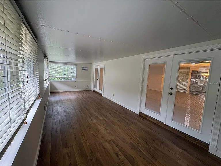 4824 Gallant Ln — Photo 8
