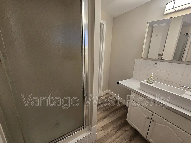 1291B Kelglen Cres — Photo 13