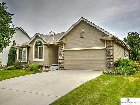 2nd image of 307 Castle Pine Dr