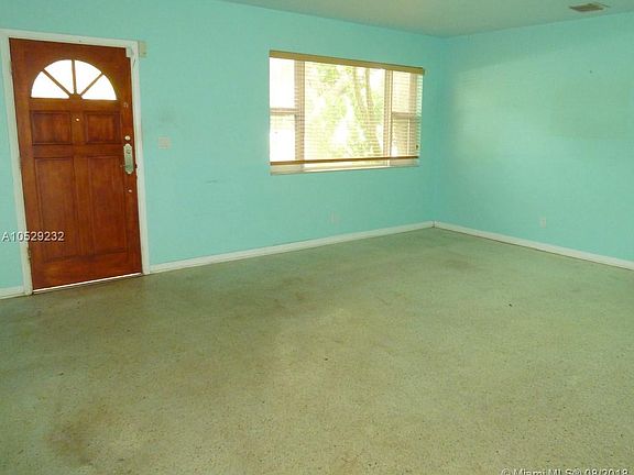 4th image of 1090 NE 119th St