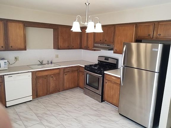 4th image of 3950 Camelot Dr SE #1