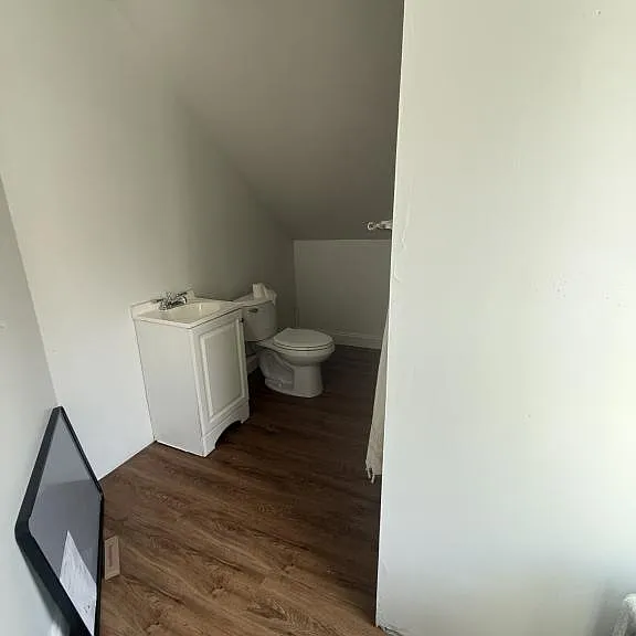 770 6th Ave — Photo 5