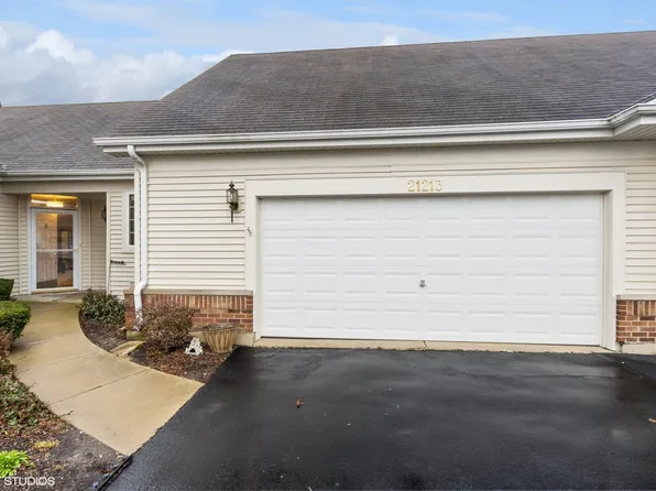 21213 Bluebill Lake Ct, Crest Hill, IL 60403