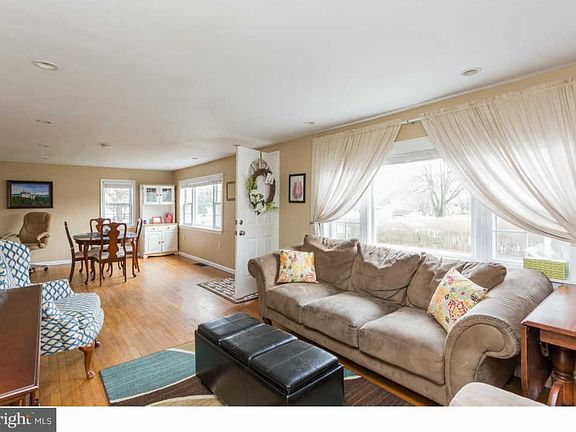 3rd image of 2281 Miller Ave
