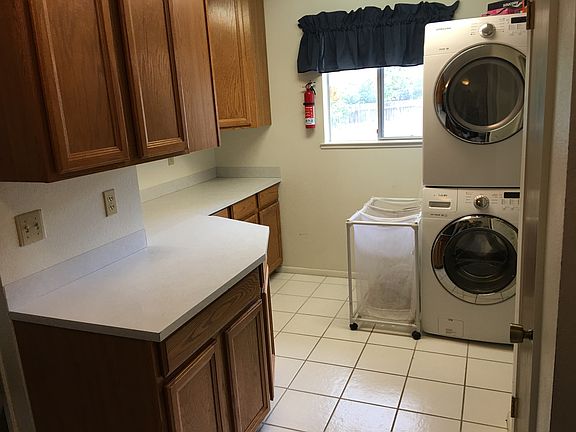 2nd image of 3235 Sherwood Dr