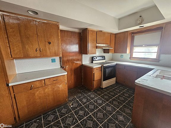 5th image of 210 N 3rd St