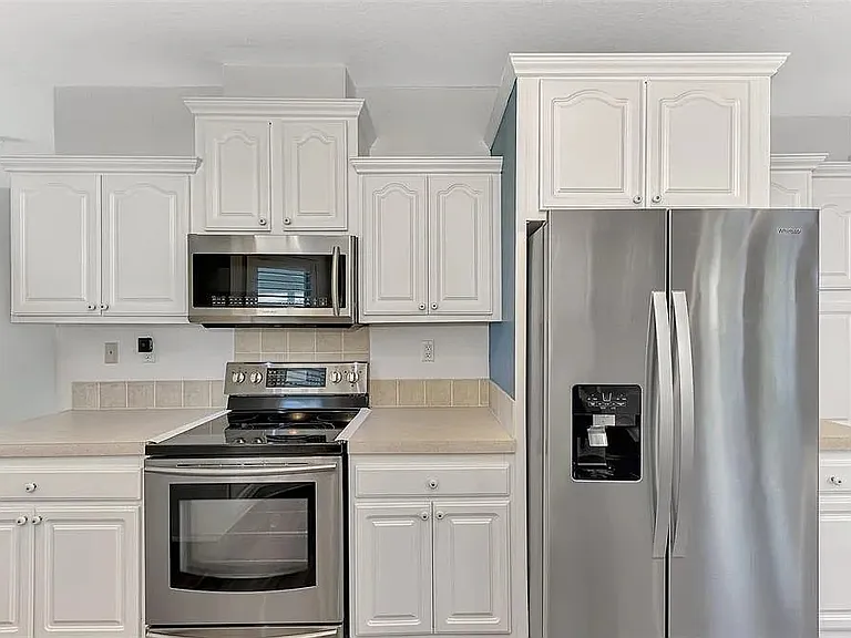552 Fleetwood St — Photo 3