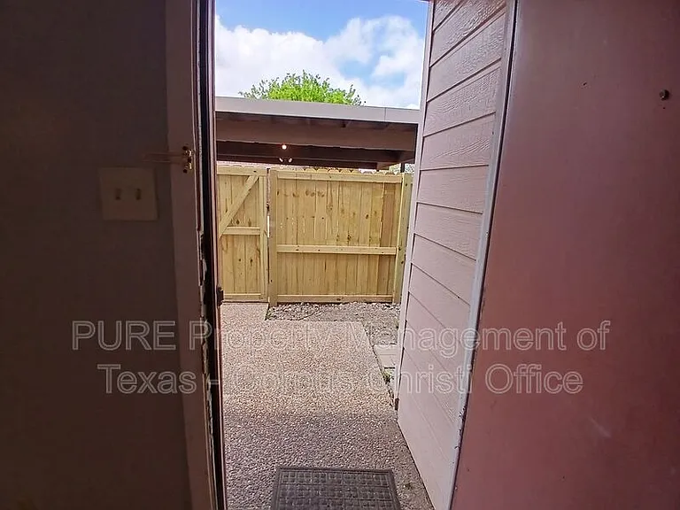 5001 Middlecoff Rd #1A — Photo 32