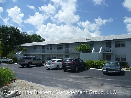 2nd image of 1366 Solana Rd APT C
