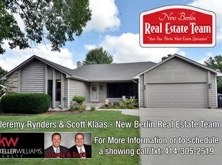 4445 S Sovereign Dr, New Berlin, WI
