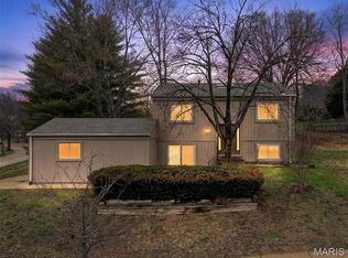 1601 Country Hill Ln, Manchester, MO 63021