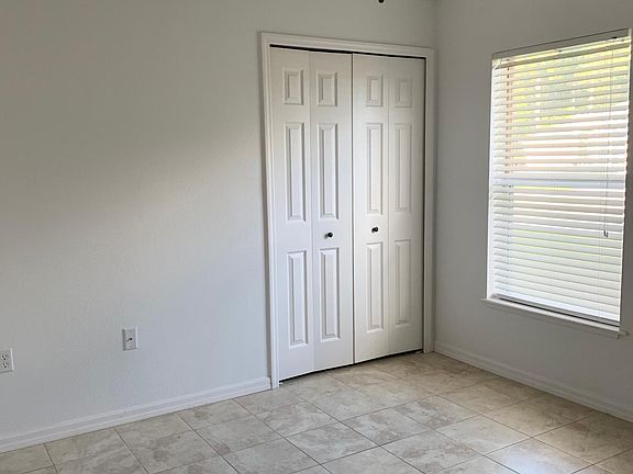 5th image of 271 King Arthur Ct